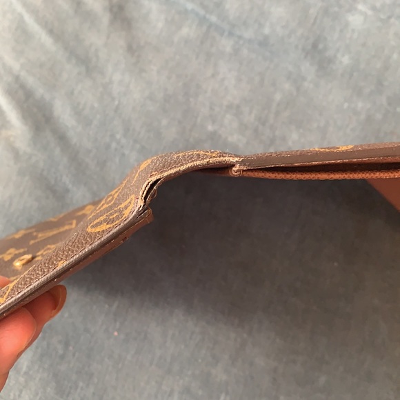 Louis Vuitton : Pochette Passport - Picture 12 of 17